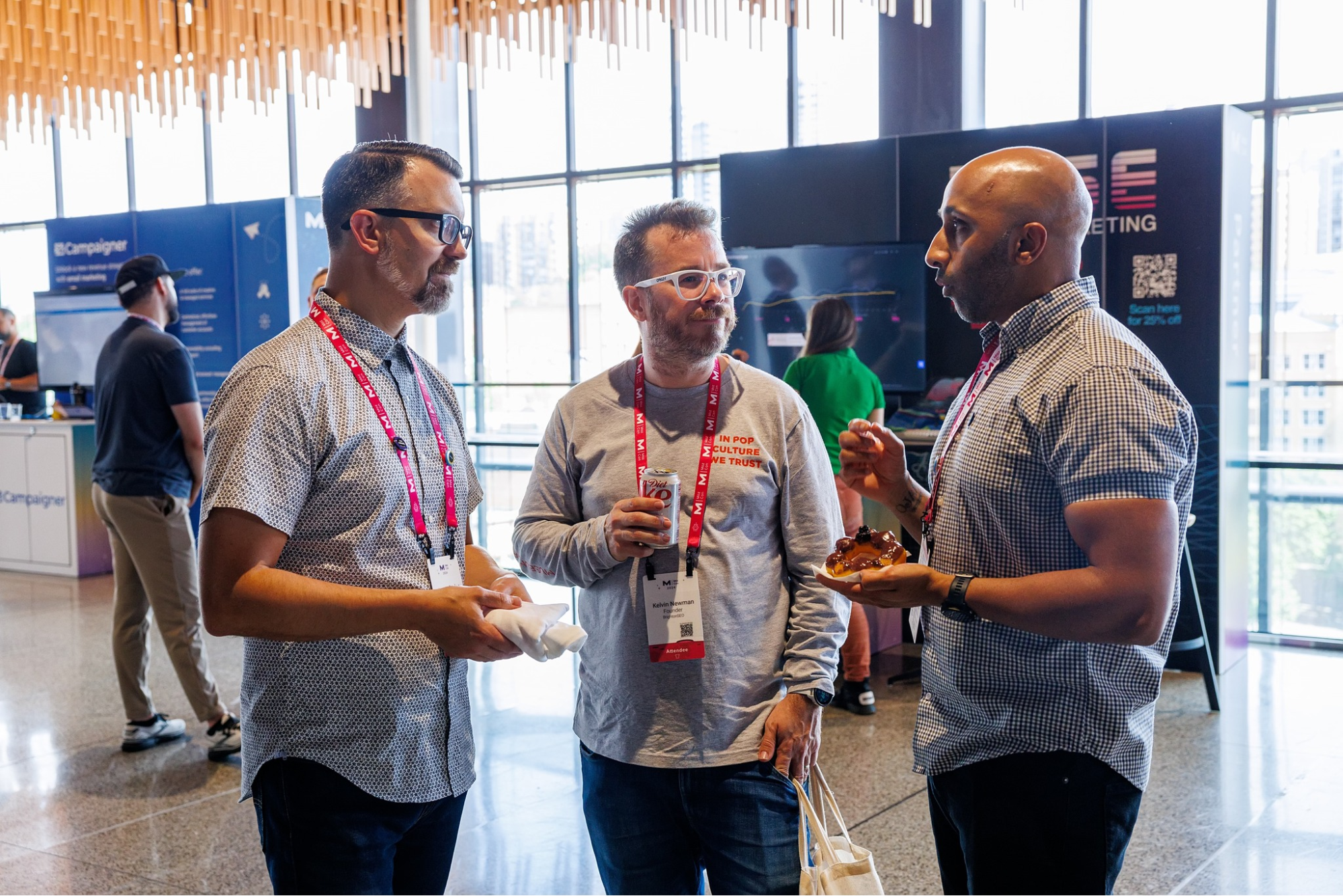 SEOs sharing competitive intelligence at MozCon